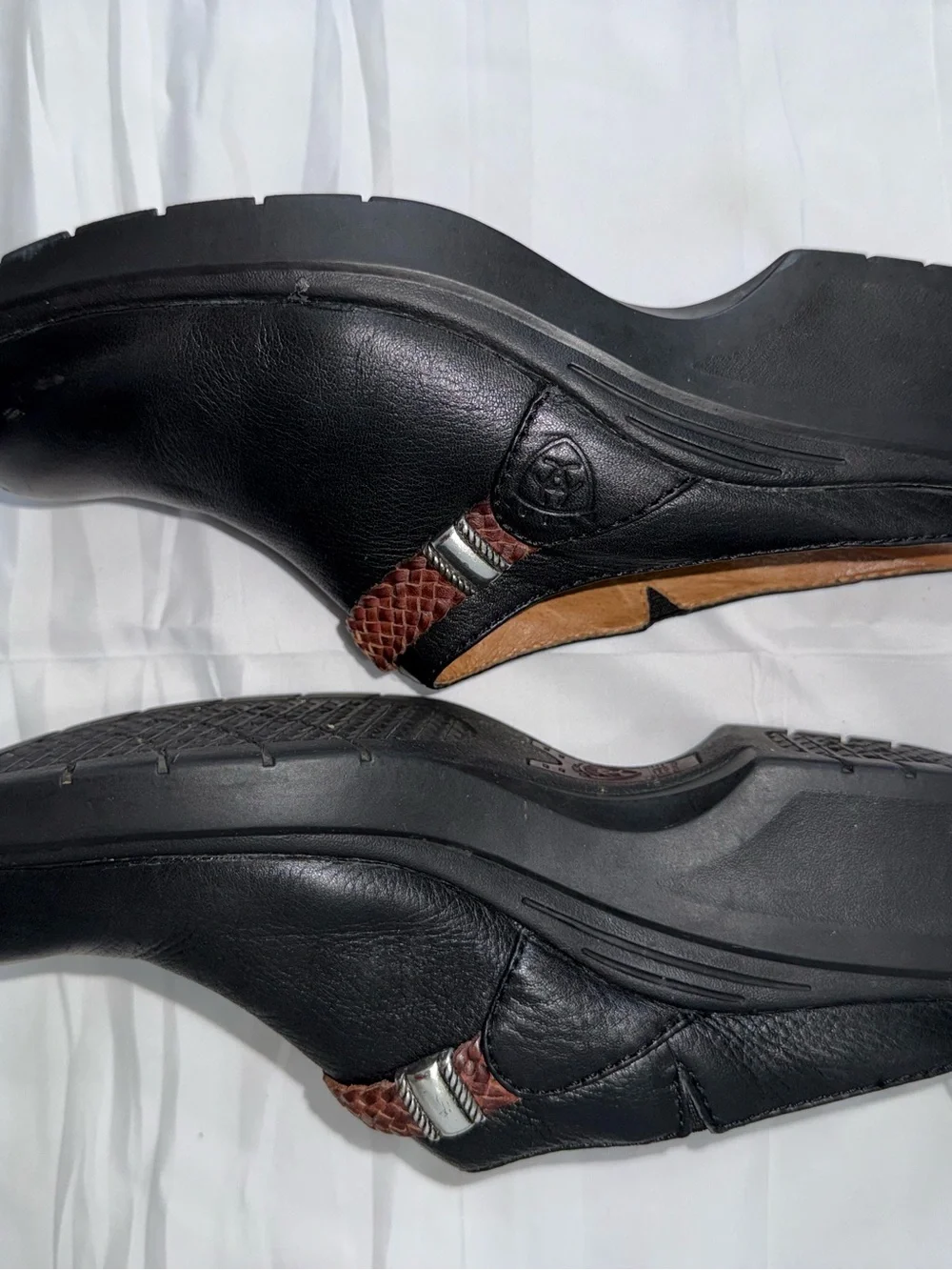 Ariat Black Leather Clogs Women’s 9 Slip-On with Brown Accent
